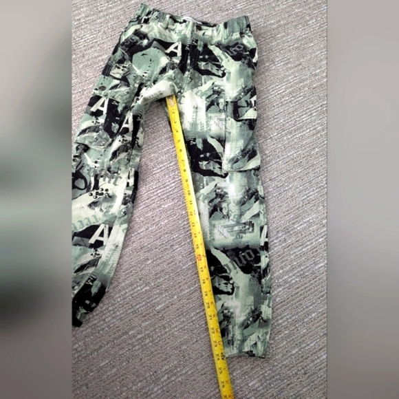 Urban Kids (Size Medium) Unisex Camo Graphic Cargo Pants - Picture 10 of 14